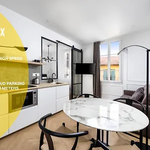 Secret Contemporary Courtyard Apartment